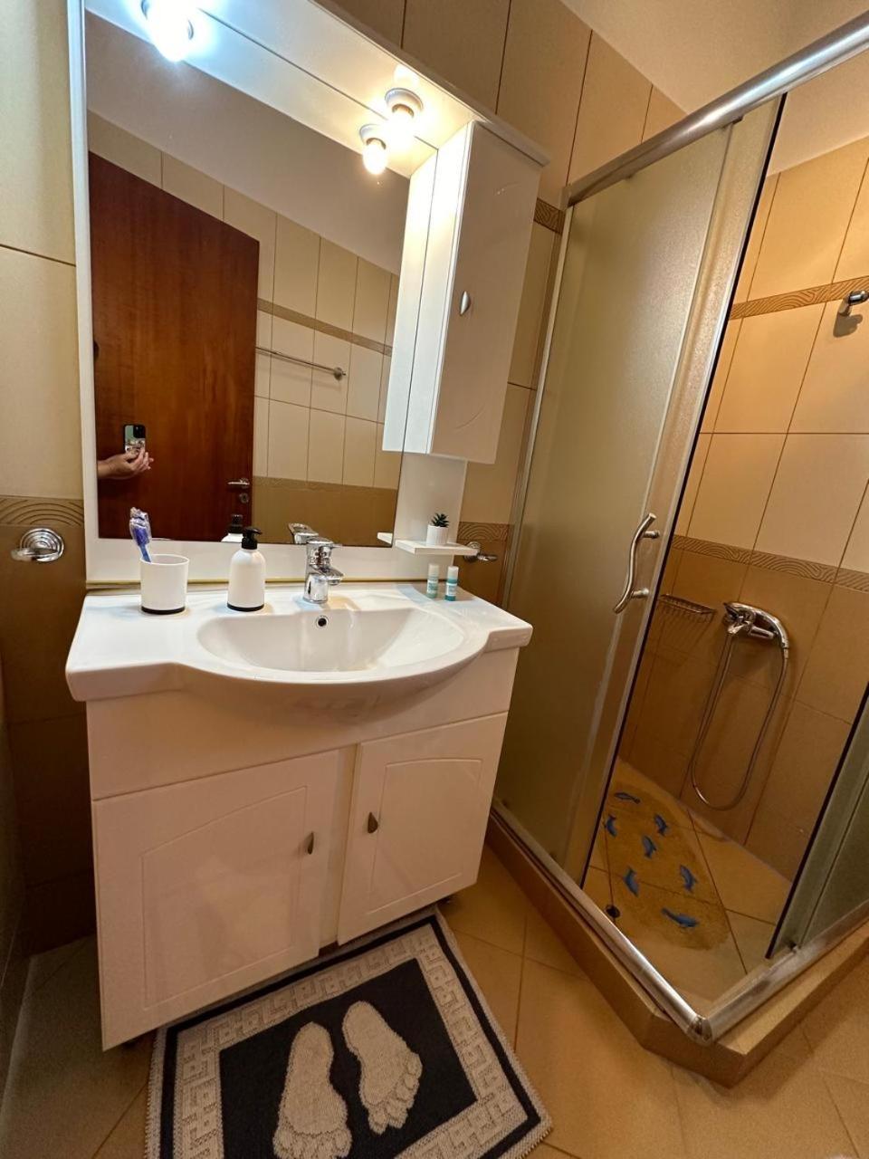 Apartament Home Himara *